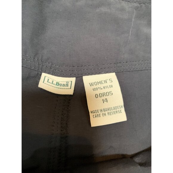 L.L.Bean Women’s 14 Black Item ODRDS2 Two Button Zip Capri Pant - Picture 2 of 8